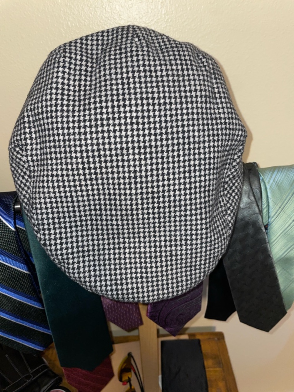 NewClassic Jo’s A Bank Houndstooth Flat Cap in Black and White - Men's Accessory